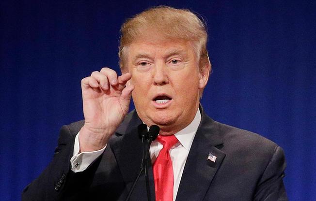 Trump resbala frente a Clinton en Estados Unidos Trump resbala frente a Clinton en Estados Unidos