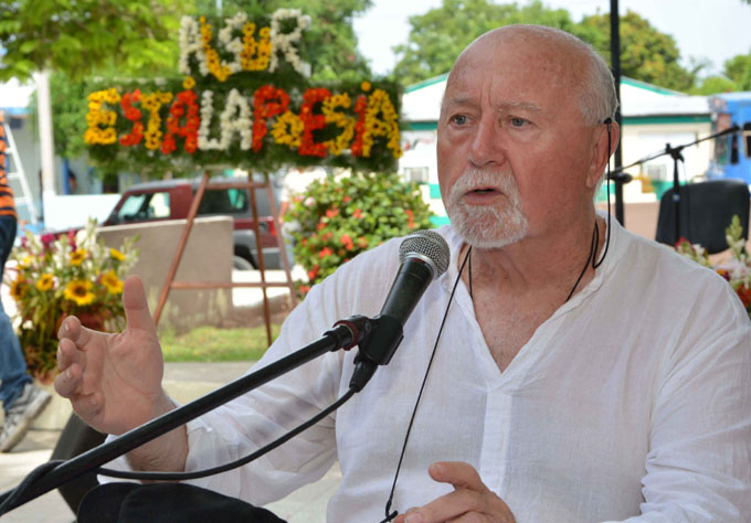 Poeta de Cataluña: “Cuba es maravillosa” Poeta de Cataluña: “Cuba es maravillosa”