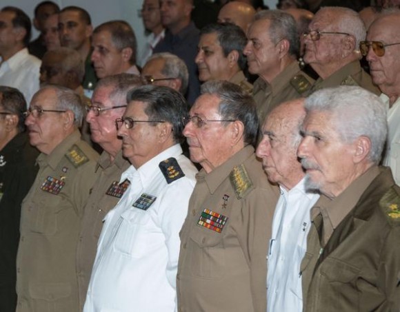 Preside Raúl acto por aniversario 55 del Ministerio del Interior