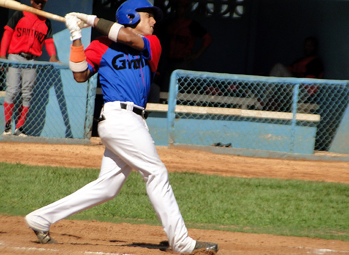 Villa Clara y Granma mantienen buen paso en béisbol sub-23