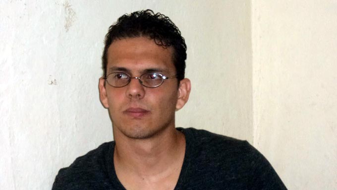 Gana escritor holguinero Premio Nacional de Poesía Manuel Navarro Gana escritor holguinero Premio Nacional de Poesía Manuel Navarro