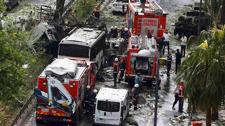 Una explosión deja al menos 11 muertos y decenas de heridos en el centro de Estambul Una explosión deja al menos 11 muertos y decenas de heridos en el centro de Estambul