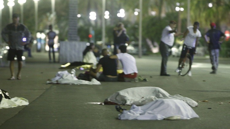 Al menos 84 muertos tras chocar camión contra multitud en Niza, Francia Al menos 84 muertos tras chocar camión contra multitud en Niza, Francia
