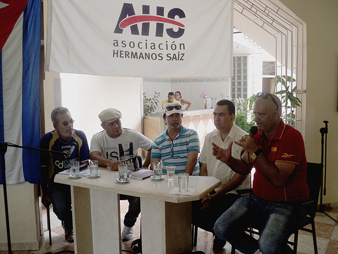 Defienden valía de la décima en la cultura nacional Defienden valía de la décima en la cultura nacional