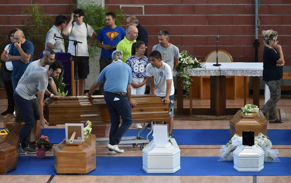 Italia despide a sus muertos por el terremoto (+ fotos) Italia despide a sus muertos por el terremoto (+ fotos)