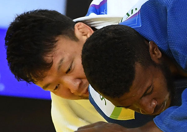 Cubano Armenteros elimina a subcampeón y avanza en judo olímpico