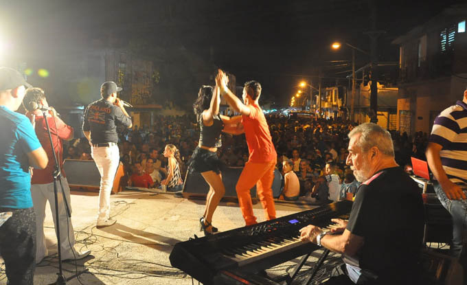 Presenta Original de Manzanillo nuevos temas en Carnaval de Bayamo 2016 (+ fotos y video)