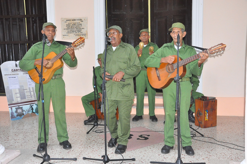 El Quinteto Rebelde felicita a Fidel por su cumpleaños 90