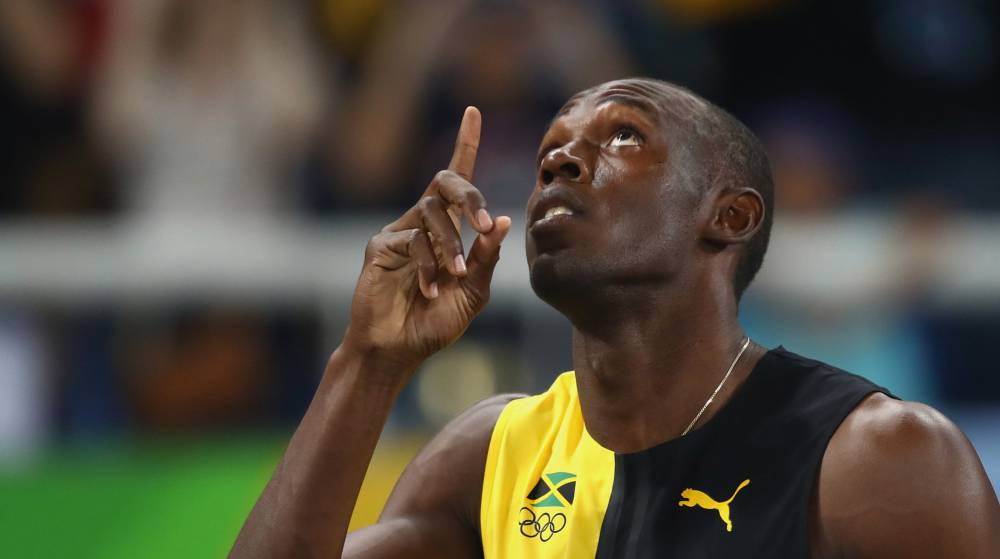 Usain Bolt gana los 200 metros y de nuevo hace historia sobre la pista olímpica (+ video)