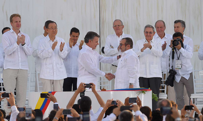 Gobierno de Colombia y FARC-EP firman la paz tras 52 años de guerra