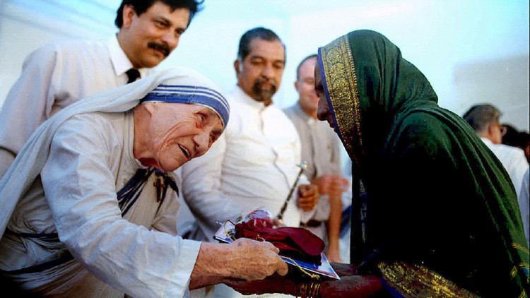 Canonización de la madre Teresa: ¿por qué se convierte en santa ‘la madre de los pobres’? Canonización de la madre Teresa: ¿por qué se convierte en santa ‘la madre de los pobres’?