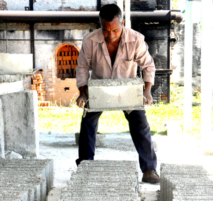 Evalúan en Granma Programa de Materiales de la Construcción