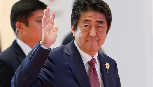 Primer ministro japonés envía mensajes a Fidel y Raúl Castro Primer ministro japonés envía mensajes a Fidel y Raúl Castro
