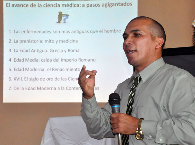 Sesiona en Bayamo Jornada de la Universidad Médica