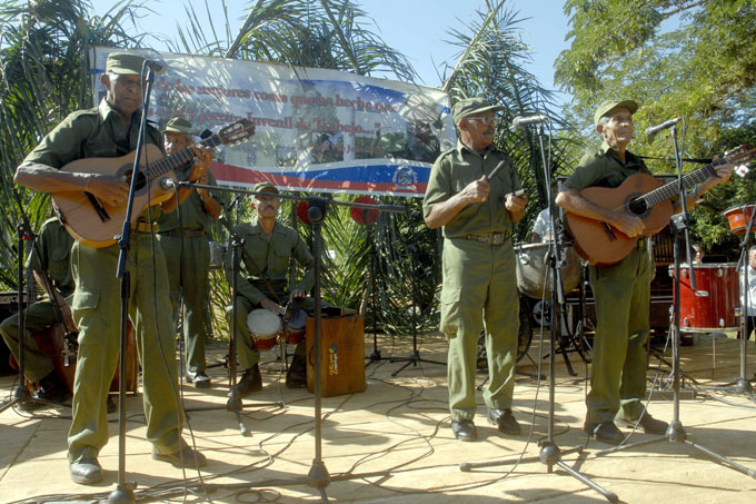 Integrantes del Quinteto Rebelde: Fidel es nuestro padre