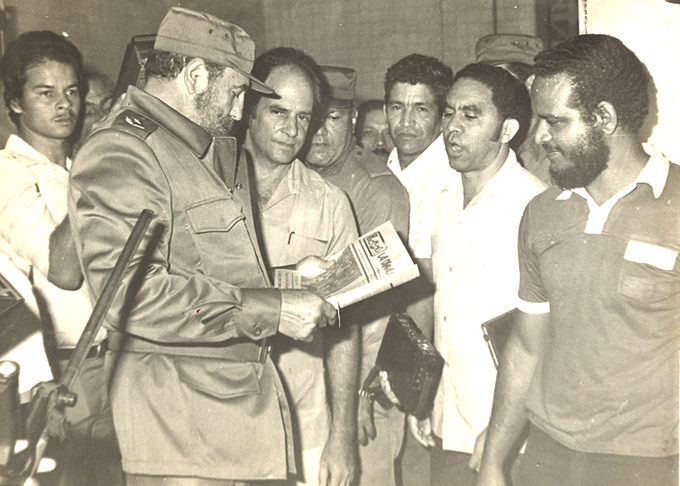 Fidel en el periódico La Demajagua y las fotos de un aficionado