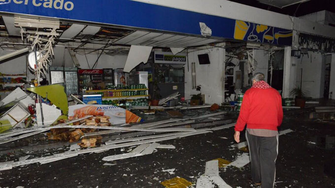 Un muerto y decenas de heridos en Uruguay por tormenta Un muerto y decenas de heridos en Uruguay por tormenta