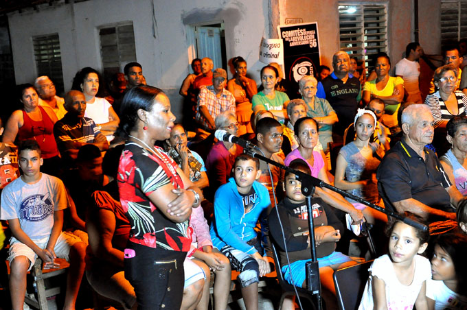 Realizan los CDR en Granma barrio-debates contra el imperialismo Realizan los CDR en Granma barrio-debates contra el imperialismo