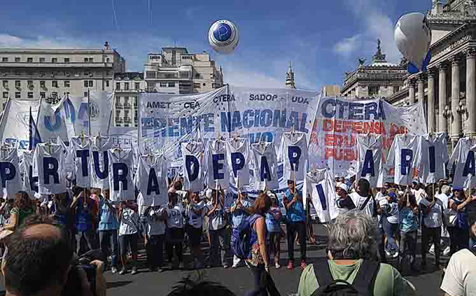 Docentes argentinos vuelven a marchar hoy en Buenos Aires