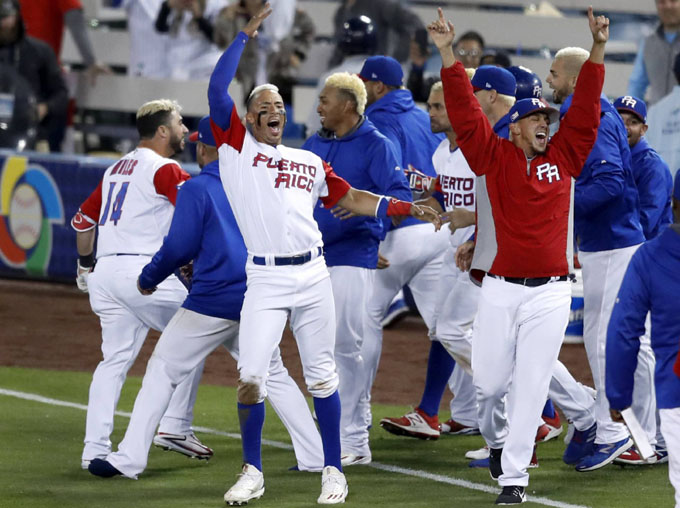 Hinchados de patriotismo los boricuas por pase a la final del Clásico Hinchados de patriotismo los boricuas por pase a la final del Clásico