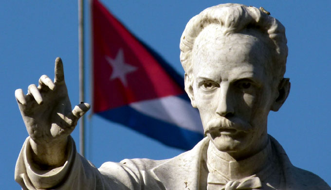José Martí alumbra desde la Sierra Maestra José Martí alumbra desde la Sierra Maestra