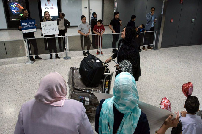 Prohíben a viajeros de ocho países traer equipos electrónicos a EEUU