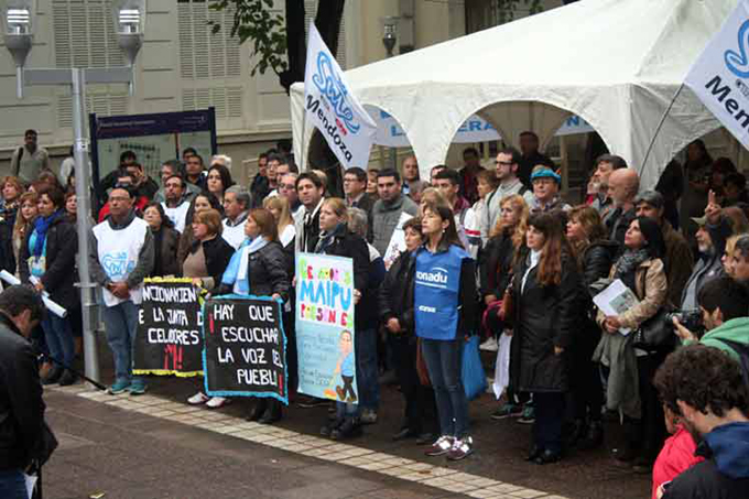 Escuela Itinerante de los docentes argentinos sigue en pie de lucha