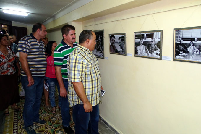 Presentan exposición en honor a Fidel y Hart