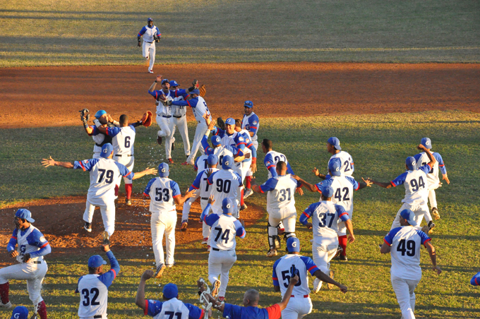 Encabezará equipo de pelota desfile por Primero de Mayo en Bayamo Encabezará equipo de pelota desfile por Primero de Mayo en Bayamo