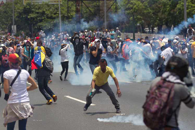 Protestas violentas dejan dos muertos y un herido en Venezuela