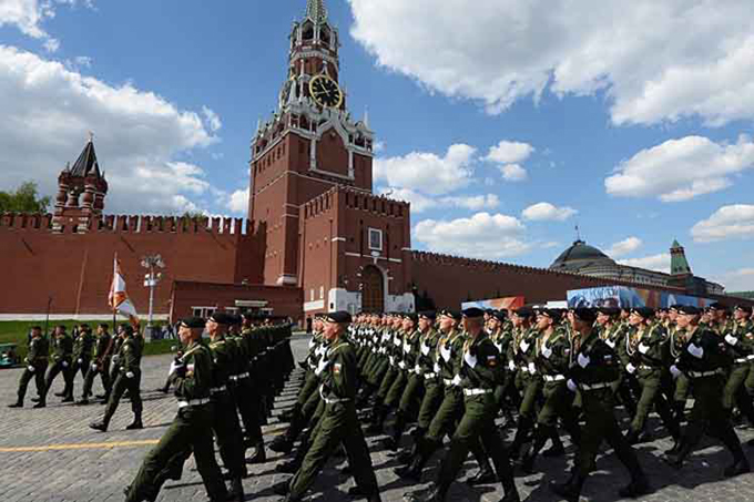 Más de 10 mil militares en desfile de la Victoria en Moscú
