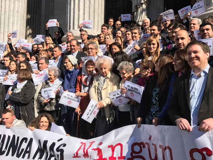 Argentinos marchan hoy contra reciente fallo de Corte Suprema (+ Fotos) Argentinos marchan hoy contra reciente fallo de Corte Suprema (+ Fotos)