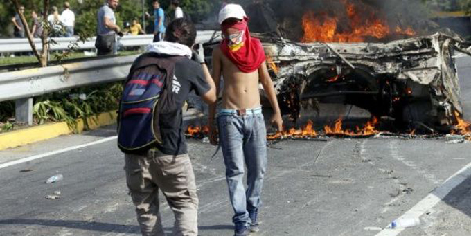 Denuncian uso de niños en actos vandálicos de oposición venezolana Denuncian uso de niños en actos vandálicos de oposición venezolana
