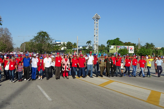 Mensaje de unidad y compromiso en las 13 plazas de Granma (+fotos) Mensaje de unidad y compromiso en las 13 plazas de Granma (+fotos)