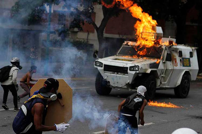 Violencia provoca 35 muertos y 717 heridos en Venezuela en un mes