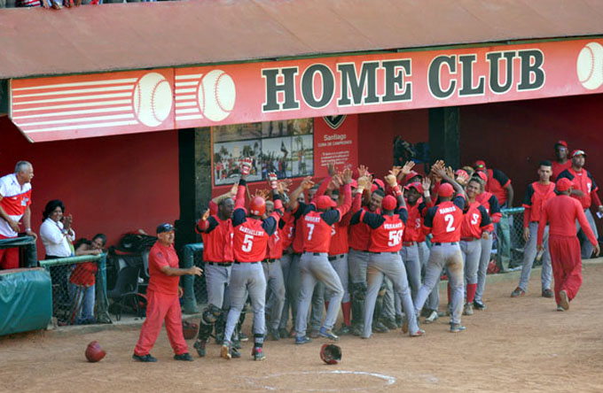 Santiagueros saldrán hoy por retener título en torneo béisbol sub