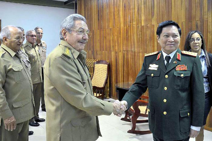 Recibió Raúl al ministro de Defensa de Vietnam