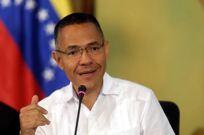 Advierten peligro de brote fascista en Venezuela