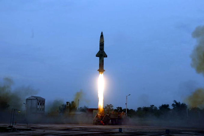 India realiza lanzamiento de prueba de misil balístico Prithvi-II India realiza lanzamiento de prueba de misil balístico Prithvi-II