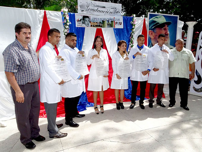 Egresan 419 nuevos profesionales de la Salud en Granma
