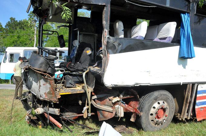 Un fallecido y 10 lesionados en accidente de tránsito en Bayamo (+ fotos y videos)