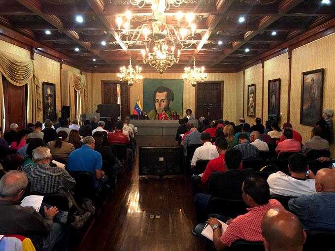 Centra debate económico análisis de asamblea constituyente venezolana