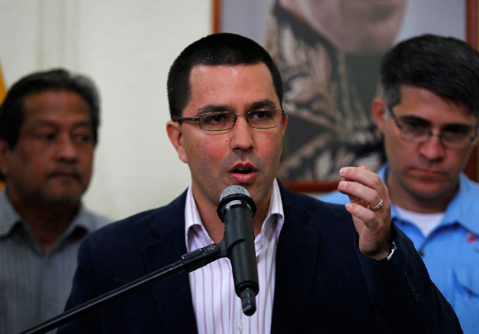 A trabajar por la paz insta canciller a Parlamento venezolano