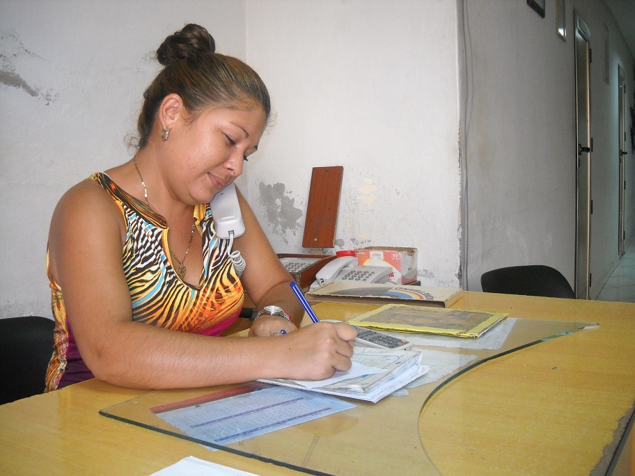 Manzanilleros atentos a “Irma” Manzanilleros atentos a “Irma”
