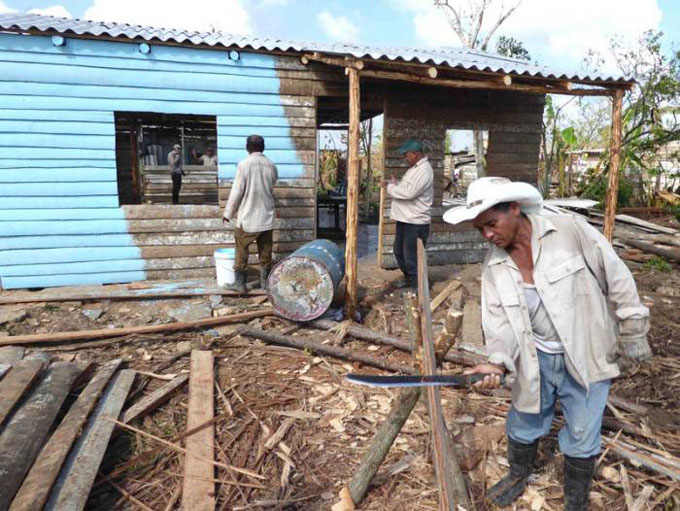 De palmas, solidaridad y gente agradecida