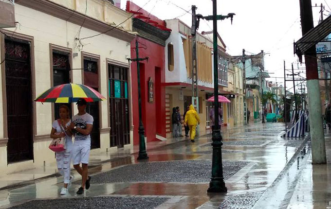 Amanece Granma con tranquilidad, a pesar de amenaza de Irma (+ fotos y videos)