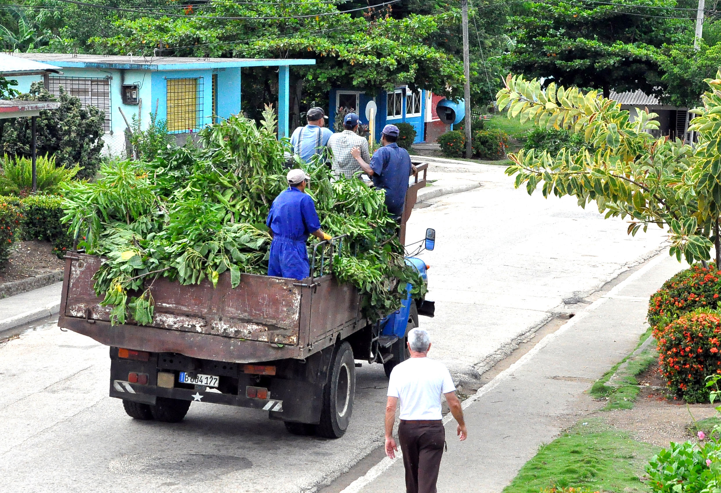 Pueblo de Granma se prepara ante posible paso del huracán Irma (+ videos)