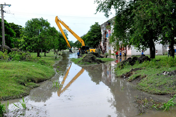 Permanecen evacuados en Granma por inundaciones Permanecen evacuados en Granma por inundaciones