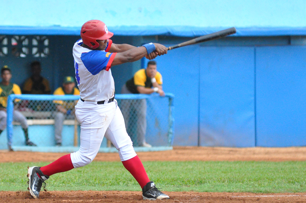 Granma frenó al líder Pinar del Río y lo venció 8-4 Granma frenó al líder Pinar del Río y lo venció 8-4