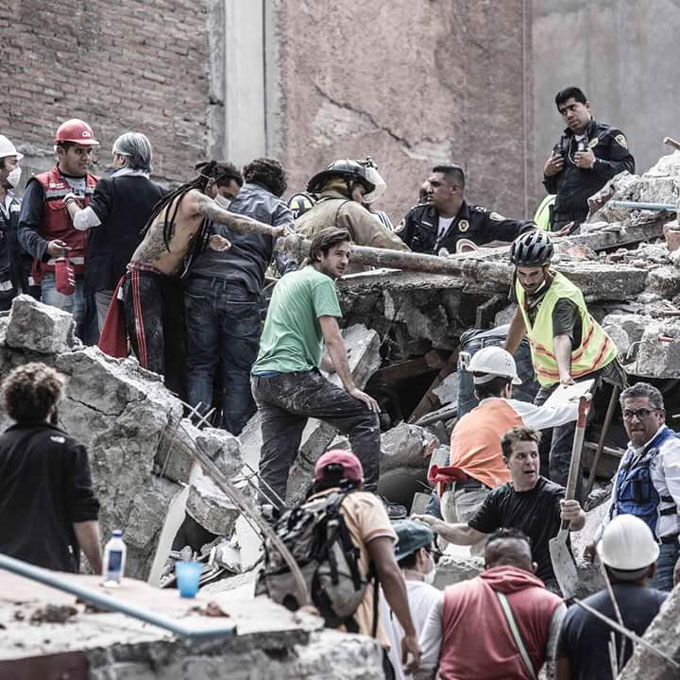 Prioridad es rescate de los atrapados, afirma Peña Nieto (+ fotos) Prioridad es rescate de los atrapados, afirma Peña Nieto (+ fotos)